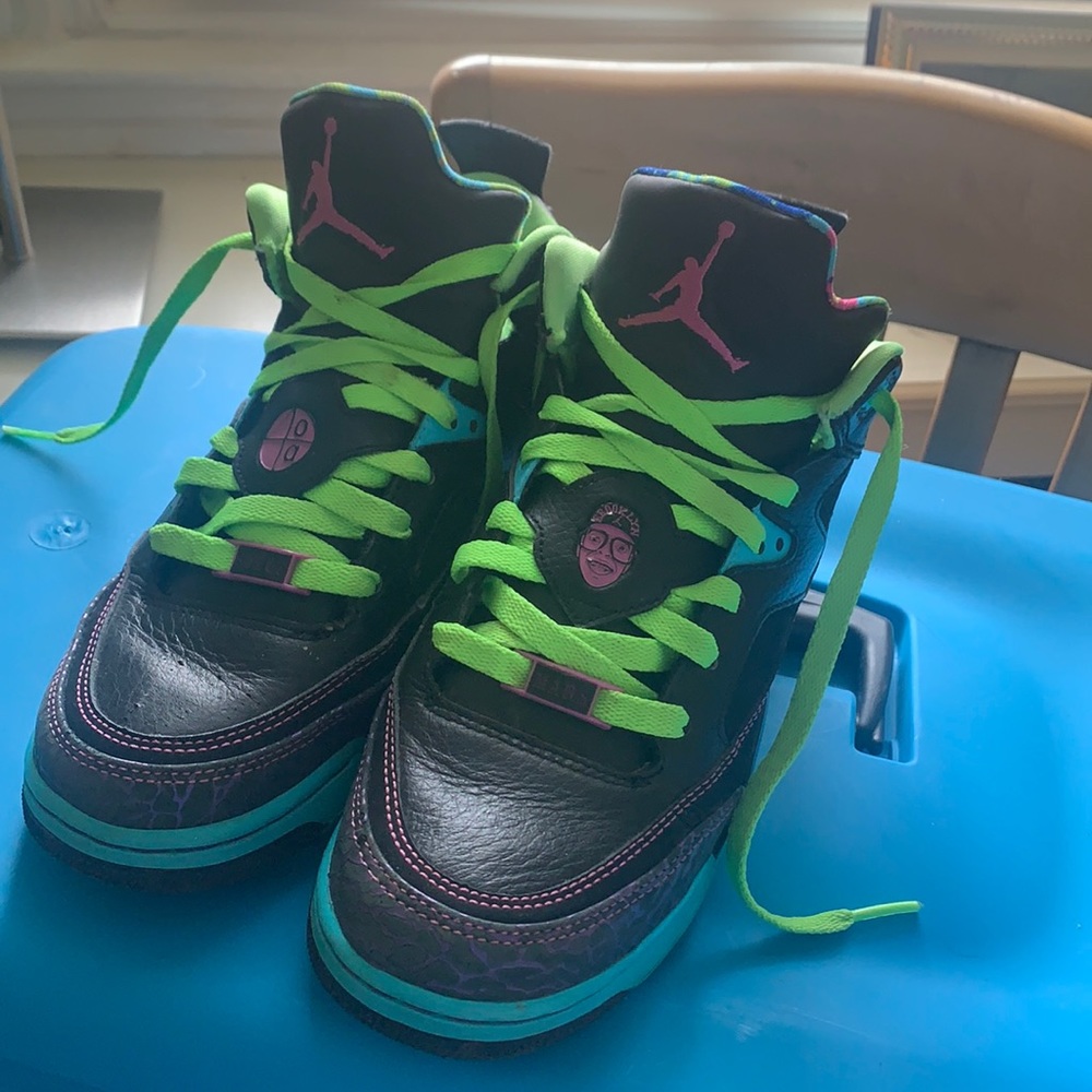 Jordan Son Of Mars Low Black/Club Pink-Gamma Blue-Court Purple
